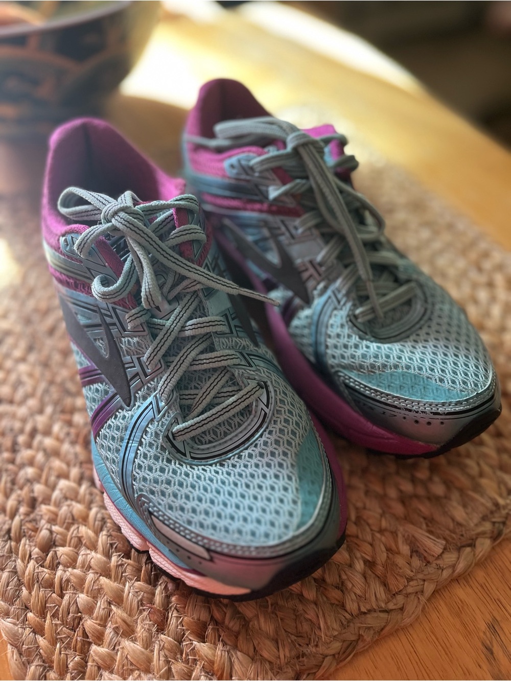 Lightweight Women's Running Shoes in Teal and Purple